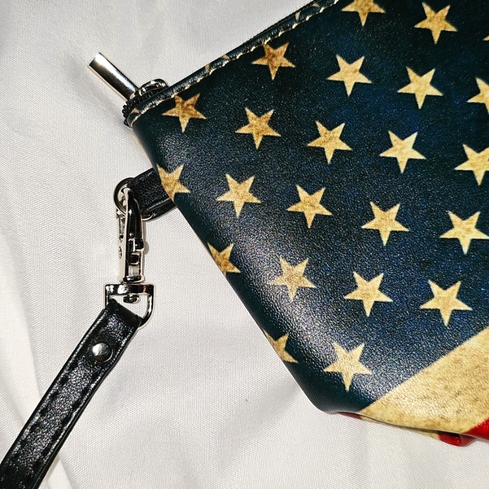 American Flag Wrislet - Picture 2 of 4